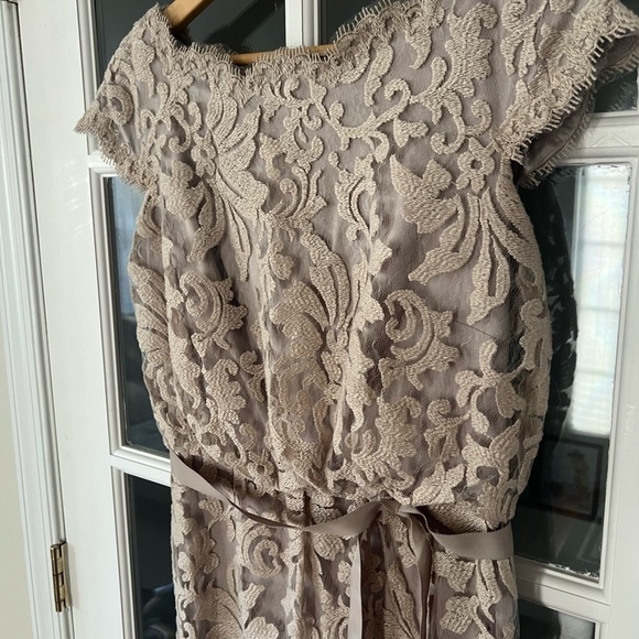 Tadashi Shoji Great Lace Blouson Dress - Size 4 - Picture 3 of 9